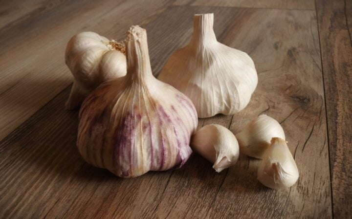 Garlic bulbs and cloves of garlic ready to make the DIY Garlic Powder Recipe.